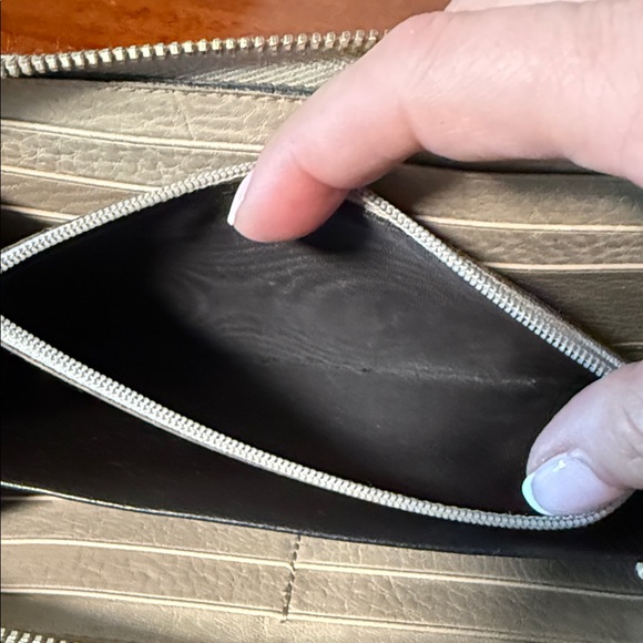 Gucci Beige and Black Diamanté Patterned Wallet - Picture 7 of 12